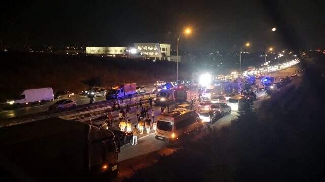 Son dakika: TEM Otoyolu'nda yolcu otobüsü devrildi: 1 ölü, 14 yaralı Son dakika: TEM Otoyolu'nda yolcu otobüsü devrildi: 1 ölü, 14 yaralı
