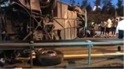 Son dakika: TEM Otoyolu'nda yolcu otobüsü devrildi: 1 ölü, 14 yaralı Son dakika: TEM Otoyolu'nda yolcu otobüsü devrildi: 1 ölü, 14 yaralı