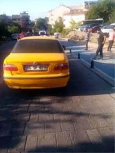 Yaya şeridinden geçmeyen yayaya otomobil çarptı