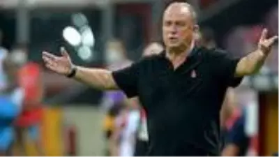 Ahmet Çakar'dan Fatih Terim'e sert sözler: Zirvede bırakmazsan ayağa düşersin Ahmet Çakar'dan Fatih Terim'e sert sözler: Zirvede bırakmazsan ayağa düşersin