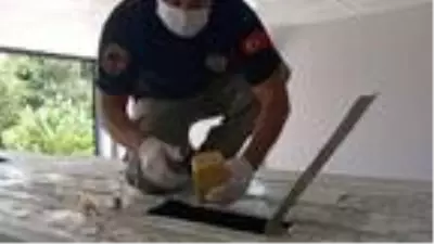 Aracın tavanından 375 kilo eroin çıktı Aracın tavanından 375 kilo eroin çıktı