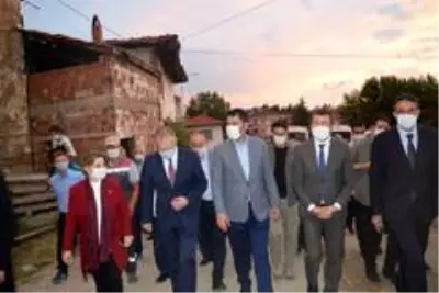 Bakan Kurum, 'Pazarlar'ı yeniden inşa edeceğiz' Bakan Kurum, 'Pazarlar'ı yeniden inşa edeceğiz'