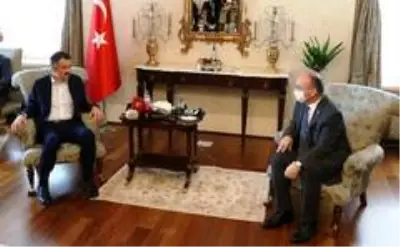 Bakan Pakdemirli'den Vali Karadeniz'e 'hayırlı olsun' ziyareti Bakan Pakdemirli'den Vali Karadeniz'e 'hayırlı olsun' ziyareti