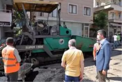 Başkan Gökhan Yüksel, devam eden asfalt çalışmalarını inceledi