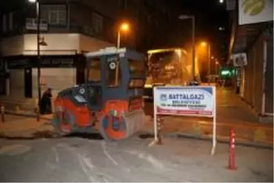 Battalgazi belediyesi sokakları asfaltlamaya devam ediyor Battalgazi belediyesi sokakları asfaltlamaya devam ediyor