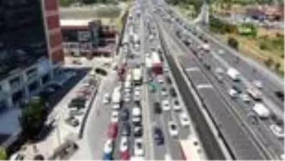 Belediye otobüsü refüje çıktı