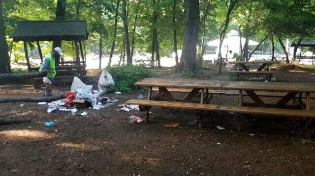 BELGRAD ORMANI VE SAHİL ŞERİDİ ÇÖPLÜĞE DÖNDÜ; ORMANDAN İKİ GÜNDE 29 TON ÇÖP TOPLANDI BELGRAD ORMANI VE SAHİL ŞERİDİ ÇÖPLÜĞE DÖNDÜ; ORMANDAN İKİ GÜNDE 29 TON ÇÖP TOPLANDI