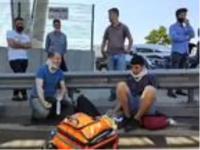 Beylikdüzü'nde İETT otobüsü köprü ayağına ok gibi saplandı Beylikdüzü'nde İETT otobüsü köprü ayağına ok gibi saplandı