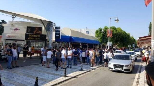 Bodrum'da ünlü markaların avukatları ile imitasyon ürün satan esnaf arasında gerginlik Bodrum'da ünlü markaların avukatları ile imitasyon ürün satan esnaf arasında gerginlik