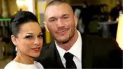 Efsane dövüşçü Randy Orton, eşiyle duşta çıplak poz verdi Efsane dövüşçü Randy Orton, eşiyle duşta çıplak poz verdi