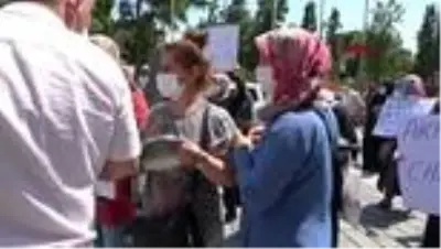 ESENYURT BELEDİYESİ ÖNÜNDE PAZARCI GERİLİMİ