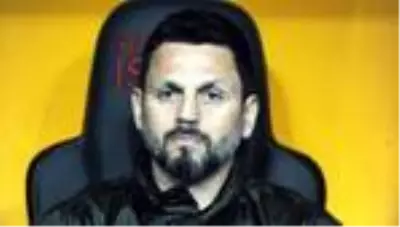 Fenerbahçe, Erol Bulut ile anlaştı! 2+1 yıllık sözleşme... Fenerbahçe, Erol Bulut ile anlaştı! 2+1 yıllık sözleşme...