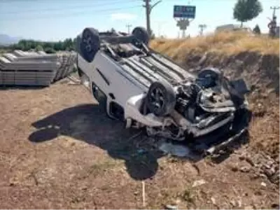 Hafif ticari araç şarampole yuvarlandı Hafif ticari araç şarampole yuvarlandı
