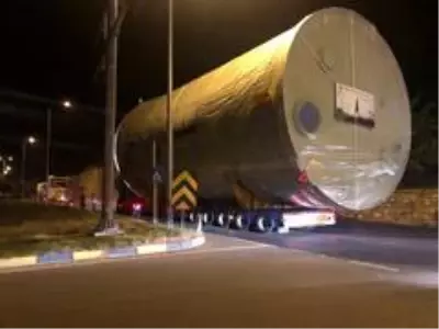 İngiltere'ye ihraç edilen dev kazan için ekipler seferber oldu İngiltere'ye ihraç edilen dev kazan için ekipler seferber oldu