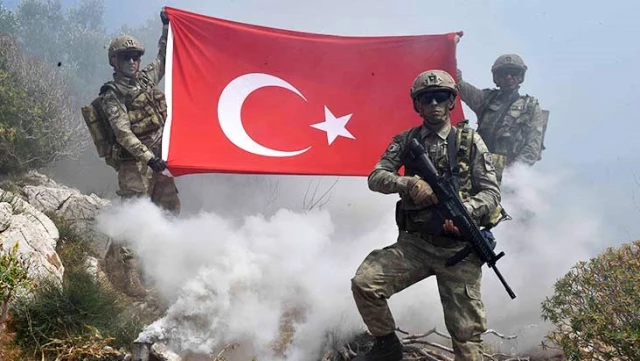 Komandolar, PKK'nn nemli kampn ksa srede ele geirdi