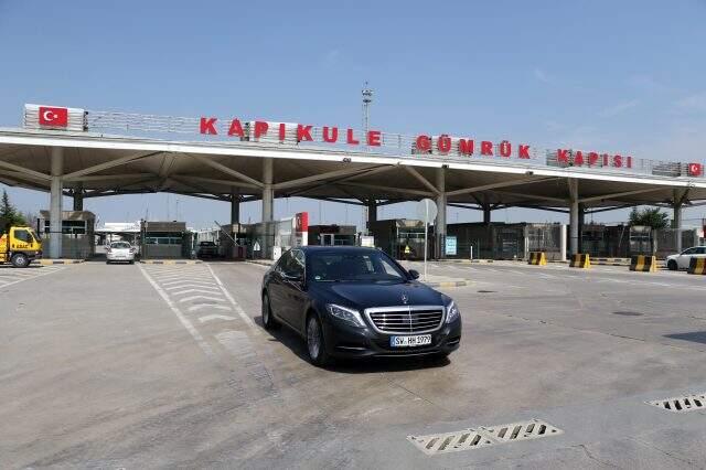 Koronavirüse rağmen gurbetçilerin tatillerini Türkiye'de geçirme isteği Kapıkule'deki rakamlara yansıdı Koronavirüse rağmen gurbetçilerin tatillerini Türkiye'de geçirme isteği Kapıkule'deki rakamlara yansıdı