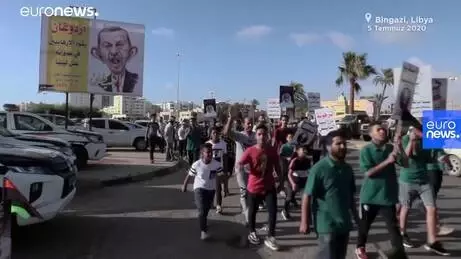 Libya'nın Bingazi kentinde düzenlenen gösteride Türkiye protesto edildi Libya'nın Bingazi kentinde düzenlenen gösteride Türkiye protesto edildi