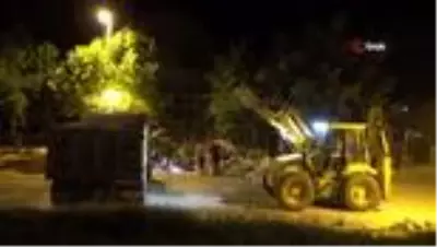 Manisa'da şiddetli fırtına cami minaresini yıktı Manisa'da şiddetli fırtına cami minaresini yıktı