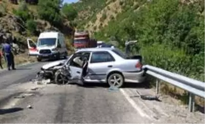 Otomobille minibüs çarpıştı: 5 yaralı