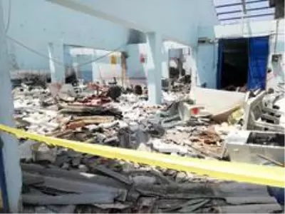 Patlamanın olduğu bölgedeki kimyasal atıklar boşaltılıyor Patlamanın olduğu bölgedeki kimyasal atıklar boşaltılıyor