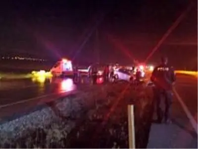 Takla atan otomobildeki 4 kişi kazayı yara almadan atlattı