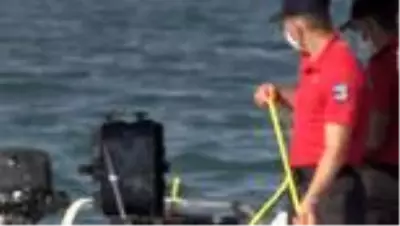 Van Gölü'nde kaybolan tekneyi arama çalışmaları devam ediyor Van Gölü'nde kaybolan tekneyi arama çalışmaları devam ediyor