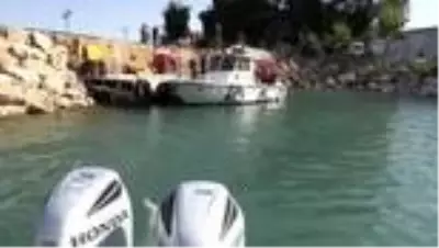 Van Gölü'nde kaybolan tekneyi arama çalışmaları devam ediyor Van Gölü'nde kaybolan tekneyi arama çalışmaları devam ediyor