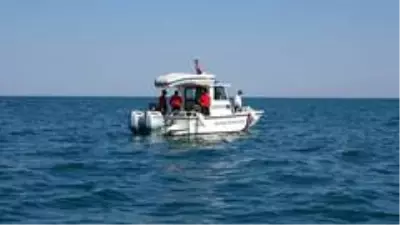 Van Gölü'ndeki batık göçmen teknesi ROW cihazıyla aranıyor Van Gölü'ndeki batık göçmen teknesi ROW cihazıyla aranıyor