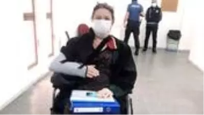 Boşanma aşamasındaki kadını evinde koruyan avukat, öfkeli kocanın gazabına uğradı; ölü taklidi yaparak kurtuldu Boşanma aşamasındaki kadını evinde koruyan avukat, öfkeli kocanın gazabına uğradı; ölü taklidi yaparak kurtuldu