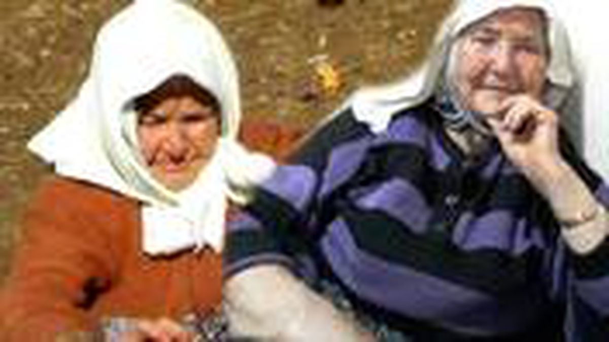 Yemek yapmak için yer ocağını yakan kadın, ateşin üzerine düşerek hayatını kaybetti