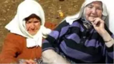 Yemek yapmak için yer ocağını yakan kadın, ateşin üzerine düşerek hayatını kaybetti