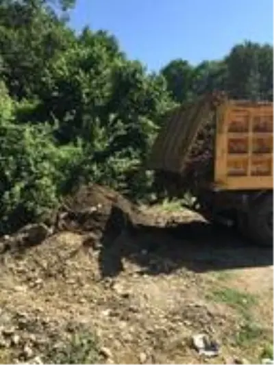 Yol kenarına hafriyat döktüren firmaya ceza Yol kenarına hafriyat döktüren firmaya ceza