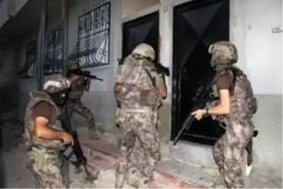 Adana'da hava destekli narkotik operasyonu: 40 gözaltı kararı Adana'da hava destekli narkotik operasyonu: 40 gözaltı kararı