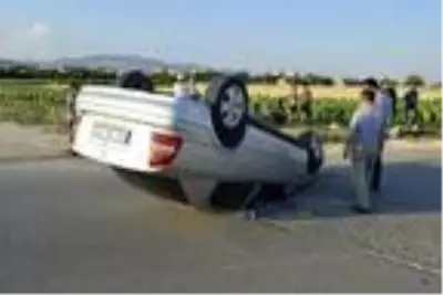 Adıyaman'da, takla atan otomobildeki 3 kişi yaralandı