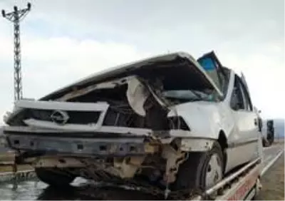 Ağabey ve kardeşin içinde bulunduğu otomobil takla attı! Hurdaya dönen araçtan sağ çıktılar