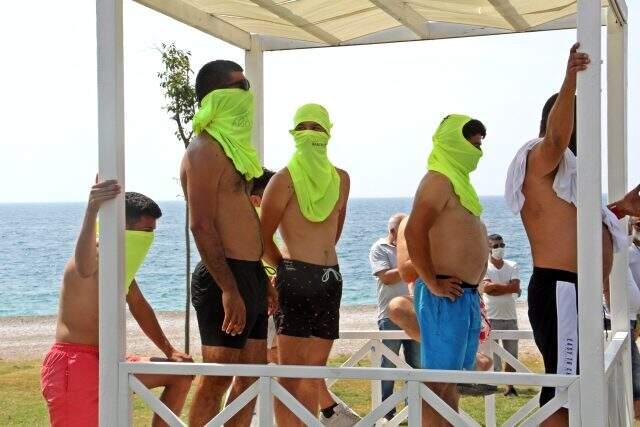 Antalya'nın dünyaca ünlü sahilinde loca gerginliği Antalya'nın dünyaca ünlü sahilinde loca gerginliği
