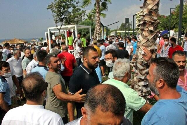 Antalya'nın dünyaca ünlü sahilinde loca gerginliği Antalya'nın dünyaca ünlü sahilinde loca gerginliği