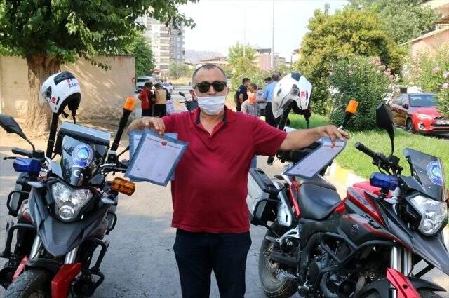 Aydın'da bir vatandaş tapulu arazisinden geçen bulvarı ulaşıma kapattı Aydın'da bir vatandaş tapulu arazisinden geçen bulvarı ulaşıma kapattı