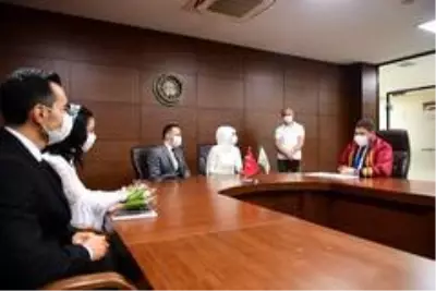 Aynı anda evlenen kardeşler, birbirlerinin şahidi oldu Aynı anda evlenen kardeşler, birbirlerinin şahidi oldu