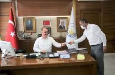 Son dakika haberleri... Başkan Bilgin Kurbanını Hayatağacı Derneğine bağışladı Son dakika haberleri... Başkan Bilgin Kurbanını Hayatağacı Derneğine bağışladı