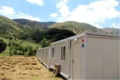 Bingöl'de deprem bölgesinde yaralar sarılmaya devam ediyor Bingöl'de deprem bölgesinde yaralar sarılmaya devam ediyor