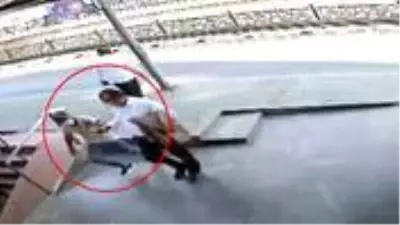 CHP'li il başkanı İstanbul'un göbeğinde kapkaça uğradı CHP'li il başkanı İstanbul'un göbeğinde kapkaça uğradı