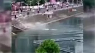 Çin'de öğrenci otobüsü gölete düştü: 21 ölü