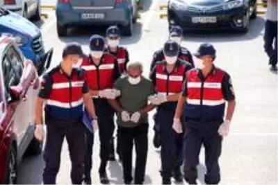 Arkadaşını defalarca bıçaklayarak öldüren zanlı, cinayeti işledikten sonra sahilde uyudu Arkadaşını defalarca bıçaklayarak öldüren zanlı, cinayeti işledikten sonra sahilde uyudu