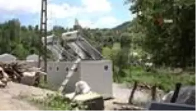 Deprem bölgesinde yaralar sarılmaya devam ediyor Deprem bölgesinde yaralar sarılmaya devam ediyor