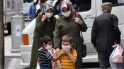 Gümüşhane'de 1 olan vaka sayısı 13'e yükseldi, Valilik tedbirler konusunda halkı uyardı Gümüşhane'de 1 olan vaka sayısı 13'e yükseldi, Valilik tedbirler konusunda halkı uyardı