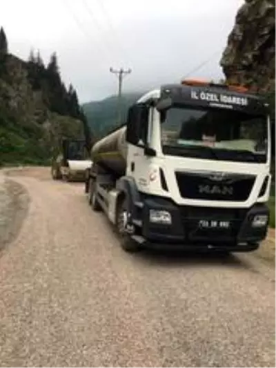 Gümüşhane köy yollarında 3 koldan asfalt çalışması yapılıyor