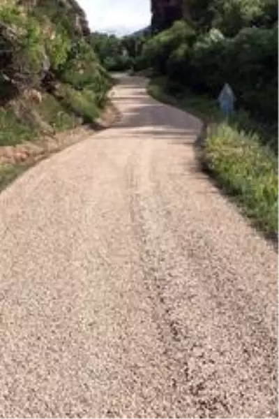 Gümüşhane köy yollarında 3 koldan asfalt çalışması yapılıyor