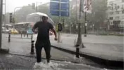 İstanbul Valiliği'nden sağanak uyarısı! 6 ilçede metrekareye 50 kilogram yağış bekleniyor İstanbul Valiliği'nden sağanak uyarısı! 6 ilçede metrekareye 50 kilogram yağış bekleniyor