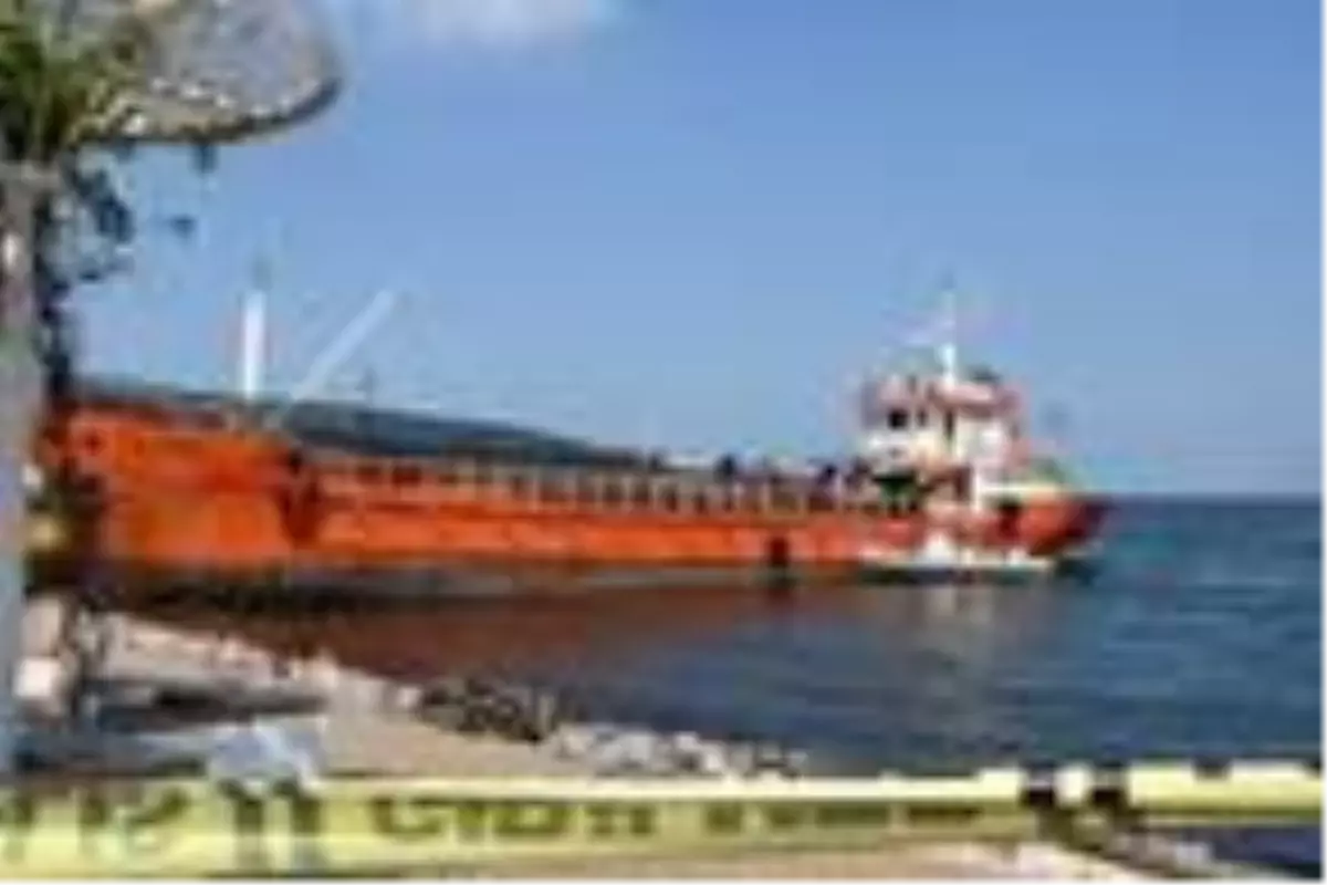 İzmir'de, tankerde 276 kaçak göçmen ve 8 organizatör yakalandı (3)